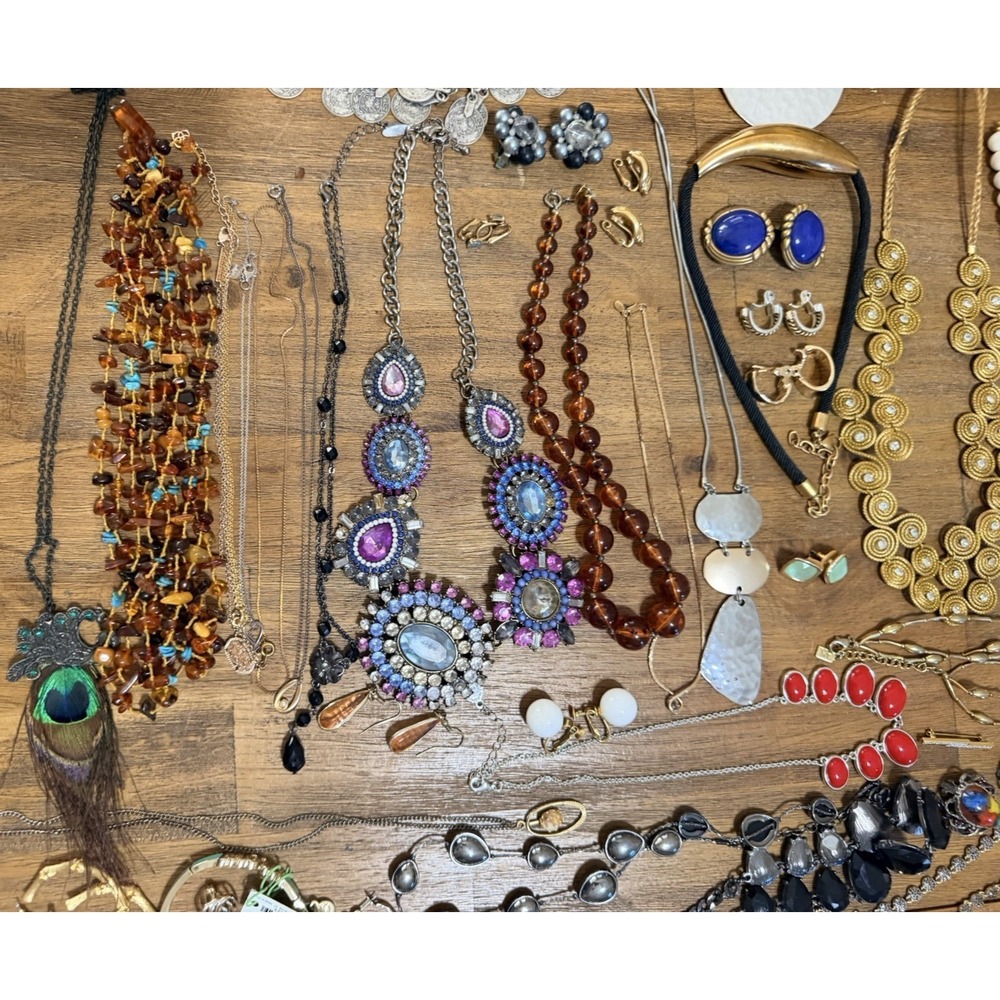 Vintage Modern Costume 99 Pieces Jewelry Lot Signed Necklace Earrings Broach - Picture 4 of 16